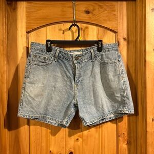 LEVIS Vintage Misses Low Rise Long Hem Jean Shorts